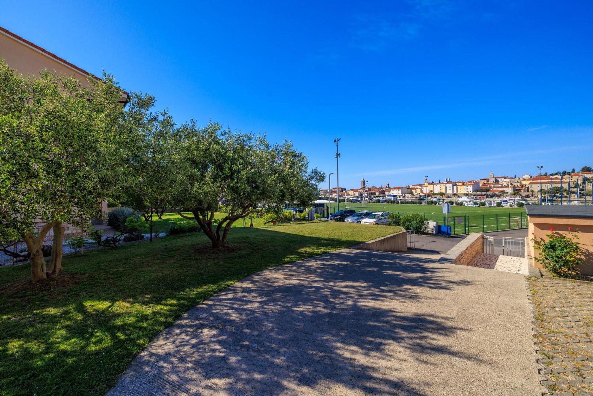 Apartment Zdravka Banjol エクステリア 写真